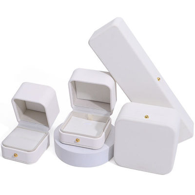주문 두꺼운 스폰지 실크 목걸이 가죽 보석 상자 사용자 지정 로고 정사각형 모양 디자인 online manufacture