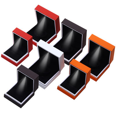 끝 보석 포장 상자 베이킹 페인트 크래프트 화이트 엣지 LED 링 보석 상자 9*9*3.5cm