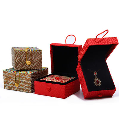 주문 손으로 만든 벨벳 보석 상자 재료 중국 스타일 빨간 목걸이 앙상더 저장 상자 online manufacture