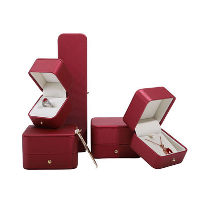 Hanhong Custom Red PU 가죽 보석 포장 상자 결혼 목걸이 귀걸이 반지