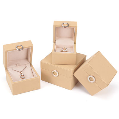 주문 맞춤형 핫 스탬핑 로고 네 잎 클로버 PU 가죽 보석 상자 맞춤형 크기 반지 online manufacture