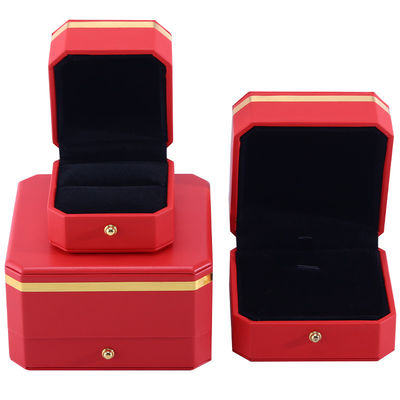 주문 눈길을 끄는 붉은 팔각형 PU 가죽 고급 포장 상자 금색 장식 online manufacture