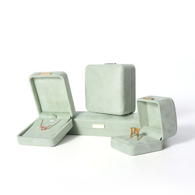 팔각형 밝은 녹색 벨벳 보석 상자