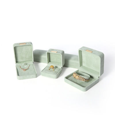 팔각형 밝은 녹색 벨벳 보석 상자