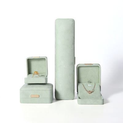 팔각형 밝은 녹색 벨벳 보석 상자