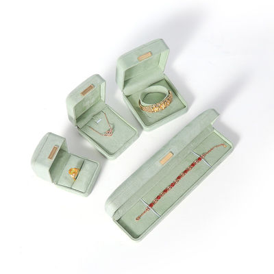 팔각형 밝은 녹색 벨벳 보석 상자