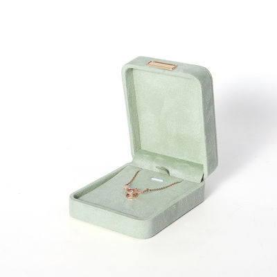 팔각형 밝은 녹색 벨벳 보석 상자