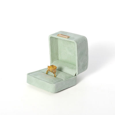 팔각형 밝은 녹색 벨벳 보석 상자